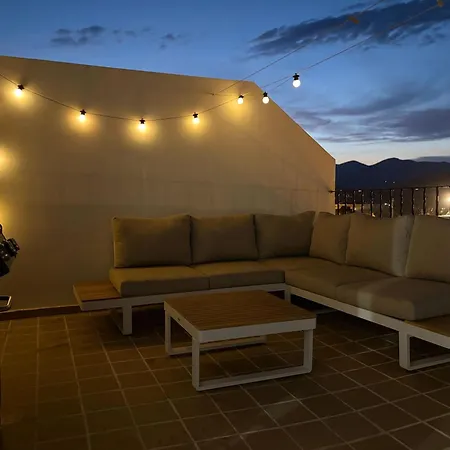 Penthouse Retreat With Pool شقة كاليبي