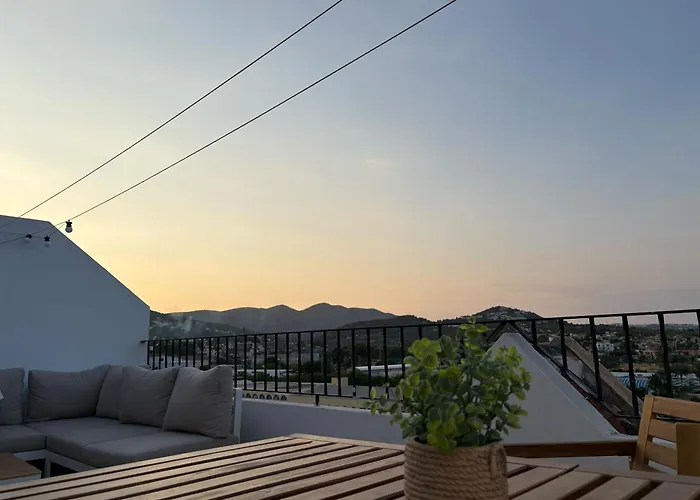 شقة Penthouse Retreat With Pool كاليبي